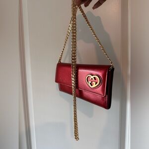 Gucci red and shiny long wallet in pristine condition with interlocking GG